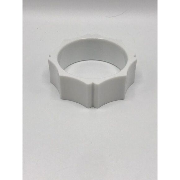 Vintage geometric white acrylic bangle bracelet 8” EVC - Picture 2 of 4